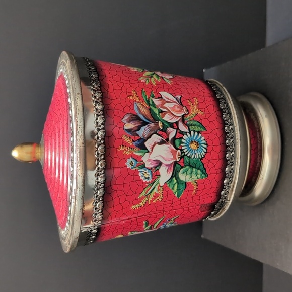 VGT,Floral Hollywood Regency Urn Shaped Red Decorative Tin with Lid. - Picture 2 of 11